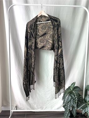 Studio 36 Paisley Scarf in Black and Gold